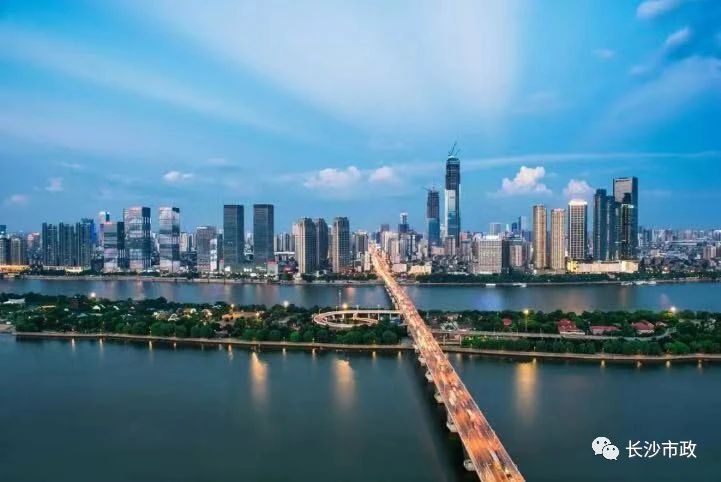 以城市，見未來；與城市，共成長